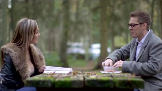 Glasses Jeweler Seduces Glam Girl In The Park!