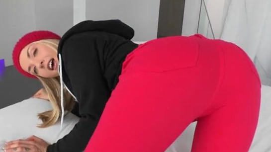 She Loves Squirting Like Crazy During Sex