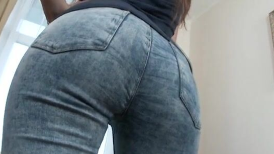 Brunette Lets Lover Stretch Her Tight Asshole!