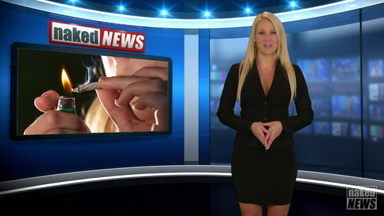 Blonde TV Presenter Strips And Shows Her Perfect Body!