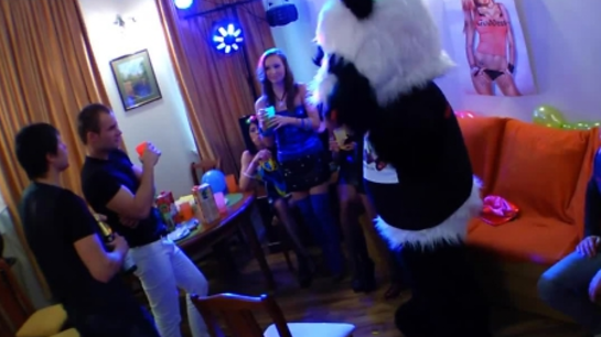 Wild College Students Throw A Drunk Sex Party!