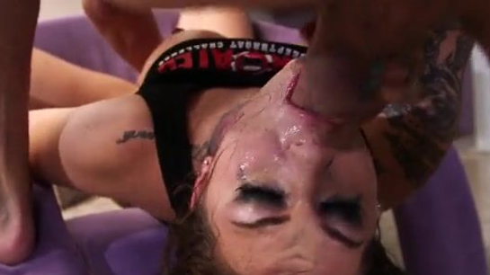 Experienced Slut Gives Client A Sloppy Deepthroat Blowjob!