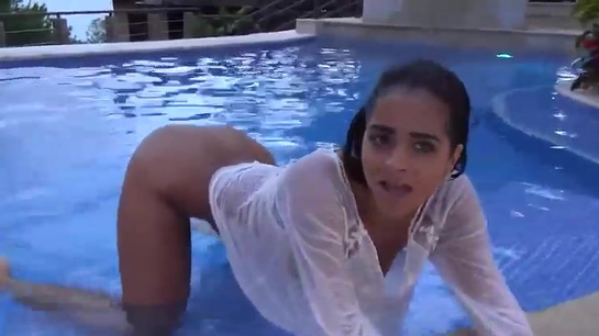 Hot Tanned Babe Posing Naked By The Pool!
