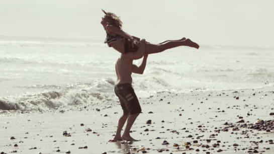 Passionate Couple Has Wild Sex Day By The Ocean