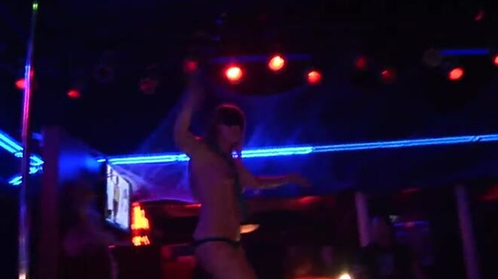 Stripper Girls Twerking Their Juicy Asses For The Audience!