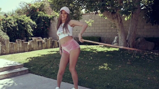 Busty Babe Uses Big Tits And Ass To Seduce The Neighbor Uncle!