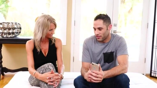 I Fucked My Friend's Mom Hard And Creampied Her Mature Pussy!