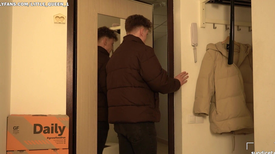 Slutty Girlfriend Cheats With Hot Delivery Guy While Boyfriend's Out!