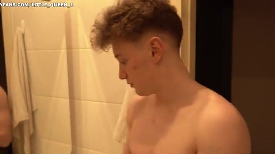 Horny Girl Seduces The Delivery Guy For Hot Home Sex!