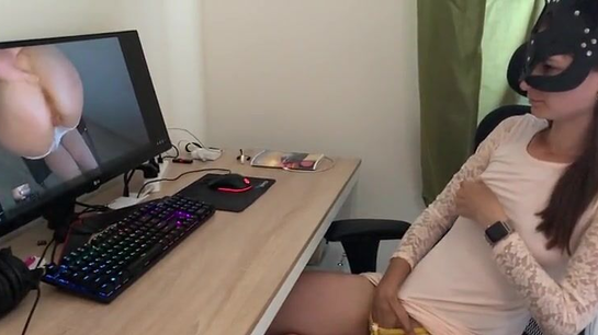 This Is How Girls Actually Watch Porn