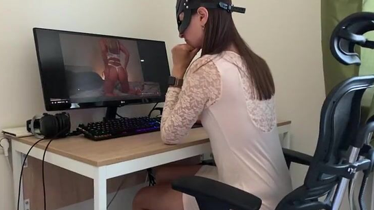 This Is How Girls Actually Watch Porn