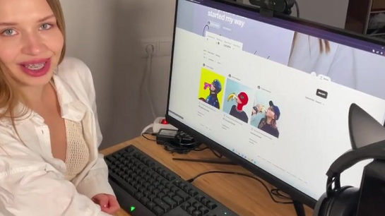 Russian Girl Does Porn And Makes Bank Selling NFTs On The Side!