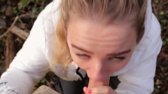 Got Horny With My Girl In The Park And Fucked Her Outdoors!