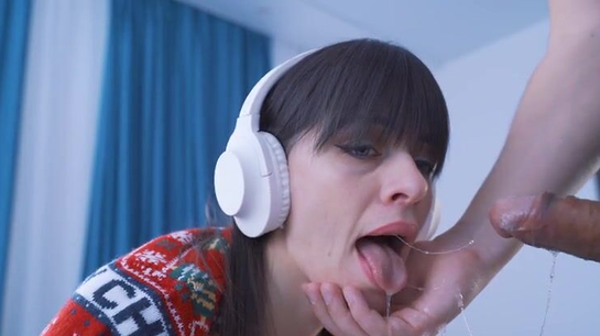 Russian Slut Gets Anal Fucked While Gaming!