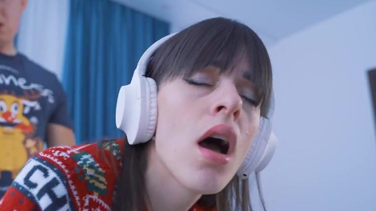 Russian Slut Gets Anal Fucked While Gaming!