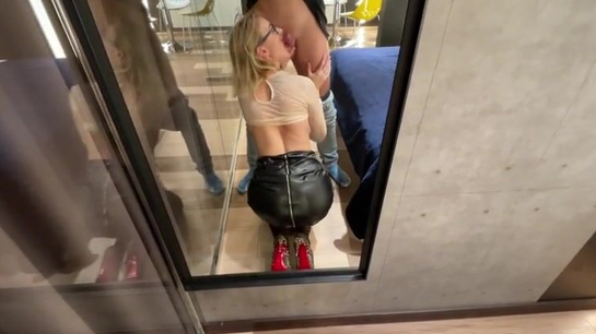 Horny Client Fucks Delivery Guy After Bringing Order!