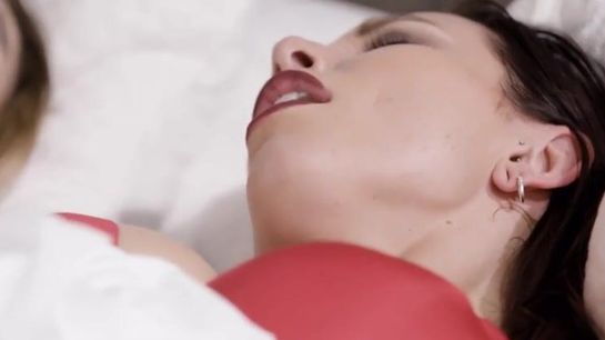 Two Hot Girls Licking Each Other's Pussies Again!