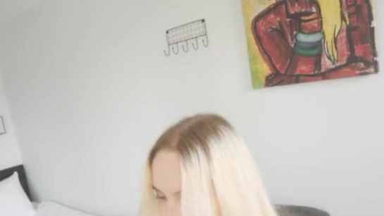 Can't Find My Tripod... Help Me Shoot Nudes For My Boyfriend?