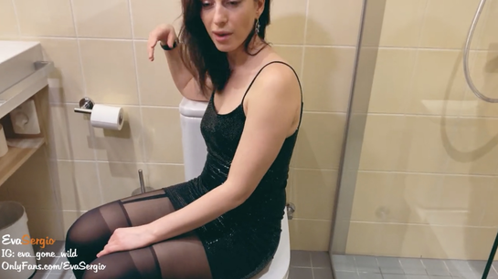 Drunk Party Slut Begged A Stranger To Fuck Her In The Toilet!