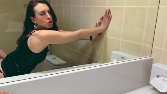 Drunk Party Slut Begged A Stranger To Fuck Her In The Toilet!