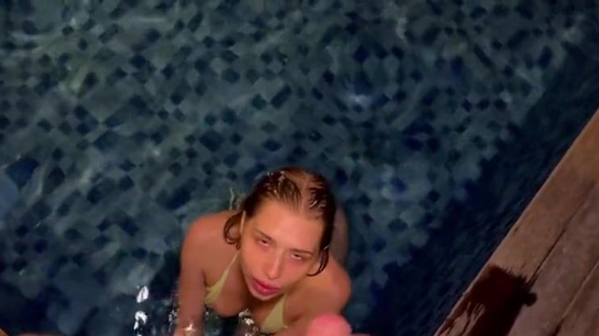 Hot Friend Seduced Him For A Blowjob In The Swimming Pool!