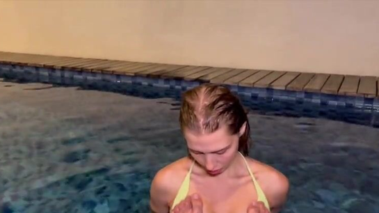 Hot Friend Seduced Him For A Blowjob In The Swimming Pool!