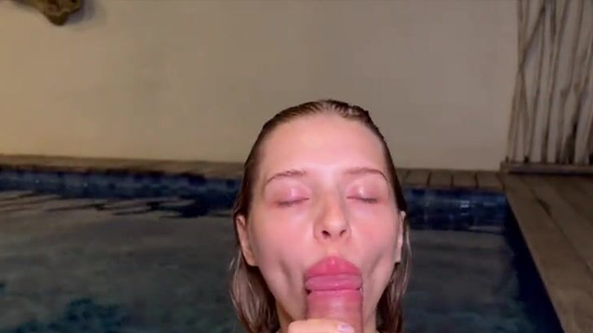 Hot Friend Seduced Him For A Blowjob In The Swimming Pool!