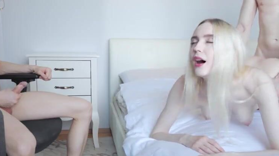 Cuckold Jerks Off Watching Friend Creampie His Girlfriend!