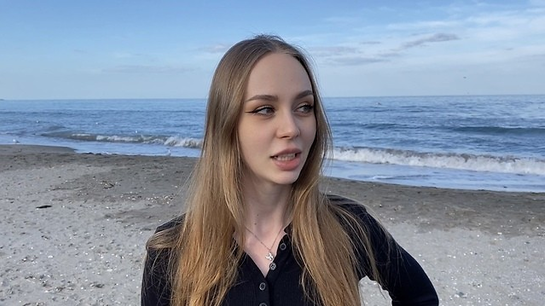 Russian Babe Sucked Stranger's Dick For His Help!