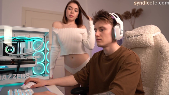 Distracted Gamer With Sloppy Blowjob Then Rode Hard!