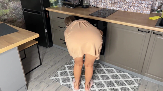 Kitchen Fuck Ended With A Massive Creampie In Her Pussy!